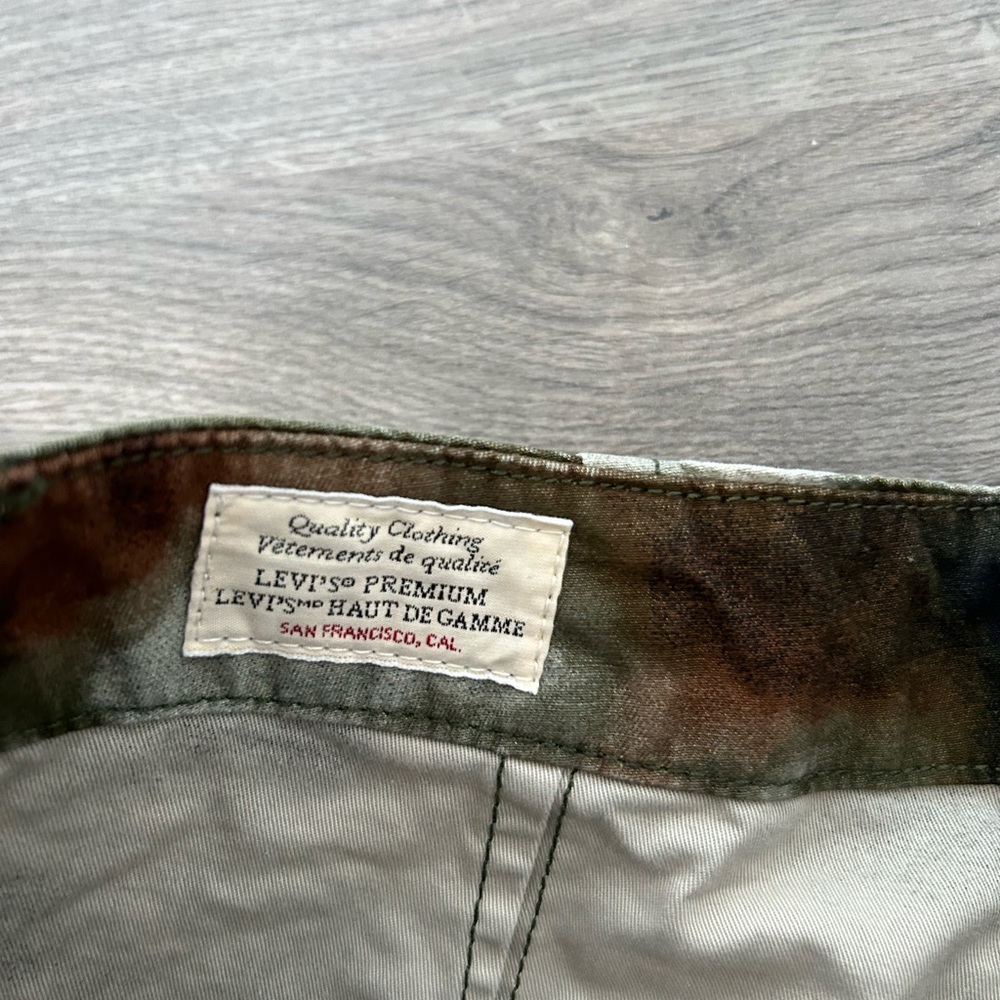 Levi’s Camo Camouflage Print Wide Leg Cargo Pants - Picture 3 of 4
